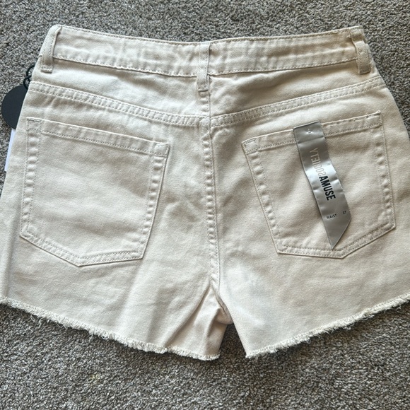 Amuse society ivory shorts - Picture 3 of 3